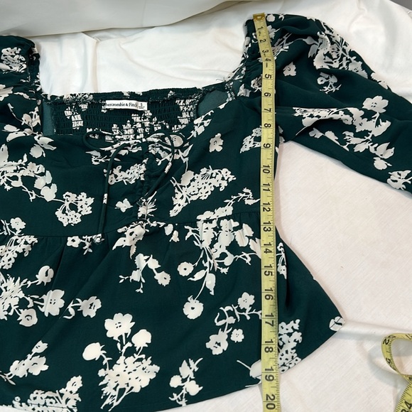 Abercrombie & Fitch Long Sleeve Cinched Front Puff Sleeve Blouse Size Small - Picture 9 of 9